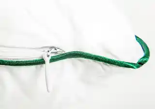 AMZ Poduszka antyalergiczna 70x80 anatomiczna materacowa mikrofibra, dwukomorowa, biała