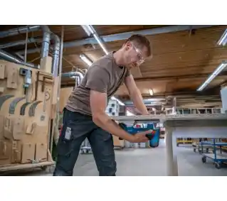 Bosch Wyrzynarka Professional GST 18V 155 SC akumulatorowa, precyzyjna, z prowadnicą, model 06015B0002
