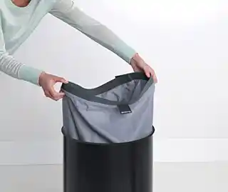 Brabantia Kosz na bieliznę 60L czarny pokrywa z korka 120022