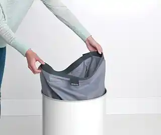 Brabantia Kosz na bieliznę 60L biały pokrywa z korka 104404
