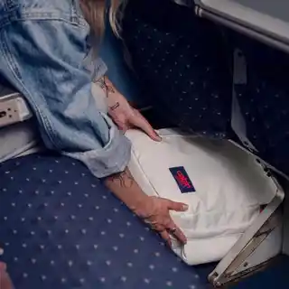 CabinZero Plecak bagaż podręczny do samolotu z kieszenią na laptop Classic Tech 28L CZ33 Cloud Nine 40x30x20cm Ryanair, Wizz Air