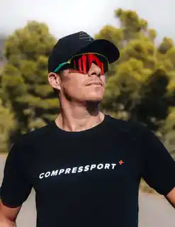 Compressport czapka z daszkiem XHWU4199032 czarna, sportowa, lekka, oddychająca