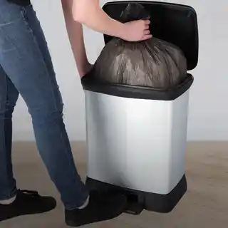 Curver Kosz na śmieci metalizowany 30L z pedałem, srebrny