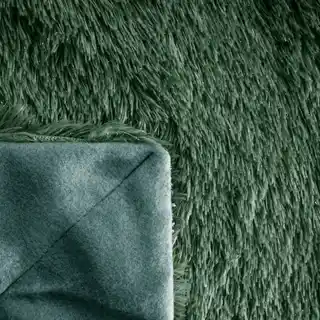 DESIGN 91 Koc TIFFANY o strukturze miękkiego futra ze srebrną nitką 170x210cm ciemnozielony
