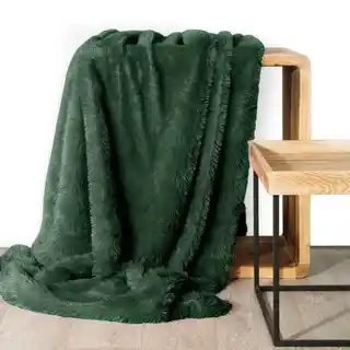 DESIGN 91 Koc TIFFANY o strukturze miękkiego futra ze srebrną nitką 170x210cm ciemnozielony
