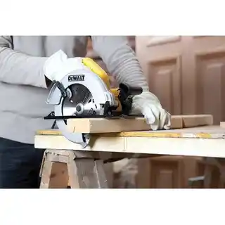 Dewalt Pilarka tarczowa DWE560K