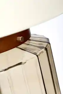 Elstead Lampa stołowa Luga szkło dymione drewno postarzałe mosiądz abażur kość słoniowa