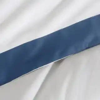 Eurofirany Pościel satynowa Laura 220x200 biała granatowa ozdobna krawędź