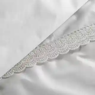 Eurofirany Pościel satynowa 220x200 Retro 6 biała z koronką w pudełku