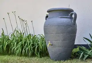 Antique amphora 360L, zbiornik na deszczówkę, ciemny granit, stylowy, z donicą, marka AMFORA