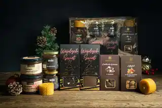 Green Touch Duży kosz prezentowy świąteczny prezent z herbatą, kawą i przetworami