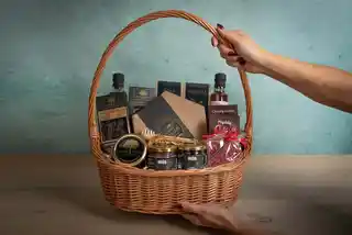 Green Touch Kosz prezentowy miodowa trufla zestaw herbata i delikatesy premium podziękowanie