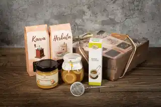 Green Touch Kosz prezentowy zestaw herbata, kawa, przetwory, zaparzacz 1608