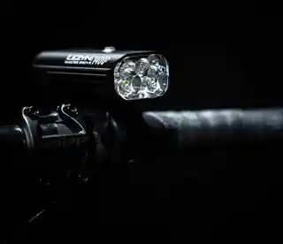 Lezyne LAMPKA ROWEROWA PRZÓD MACRO DRIVE 1400 1400LM