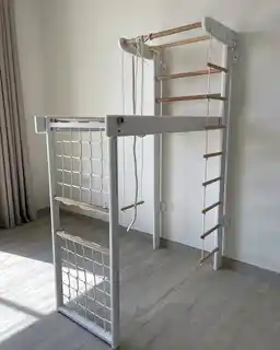 Małpiszon Drabinka gimnastyczna WINNER PLUS 225 cm z siatką, liną i kółkami biały