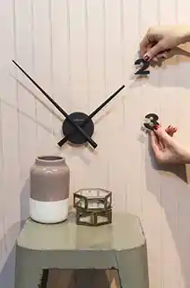 Nextime Zegar ścienny Mini Hands czarny 3074ZW, minimalistyczny design, precyzyjne wskazówki, kolekcja Science
