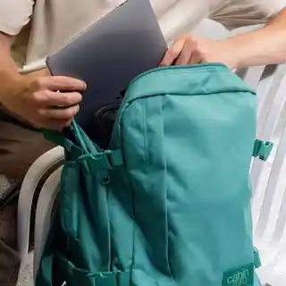 Plecak bagaż podręczny do samolotu CabinZero 28 L CZ08 Meadow Green 40x30x20cm Ryanair,Wizz Air