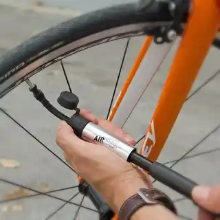 Pompka rowerowa SKS AirFlex Racer, kompaktowa, szybka, z zaworem Presta i Schrader, czarna