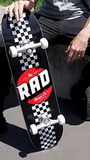 Rad Board Checker Stripe Deskorolka 8 cali, czarna, komplet, wytrzymała, antypoślizgowa powierzchnia