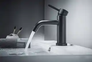 Rea bateria umywalkowa niska Lungo Black, chrom, czarny, wysoka jakość