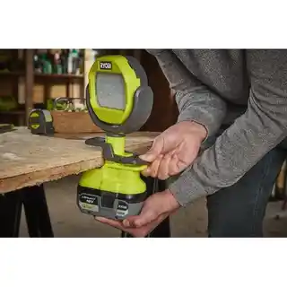Ryobi lampa warsztatowa RLCL18-0, LED, akumulatorowa, regulowany kąt, moc 150 lumenów