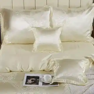 Spod Igły I Nitki Pościel atłasowa z haftem 220x200 kremowa AT005