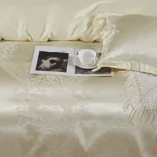 Spod Igły I Nitki Pościel atłasowa z haftem 220x200 kremowa AT005