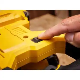 Stanley Pilarka ukosowa 18V 190mm 4.0Ah SFMCS701M1
