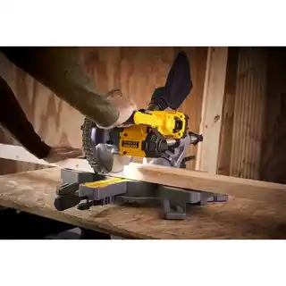 Stanley Pilarka ukosowa 18V 190mm 4.0Ah SFMCS701M1