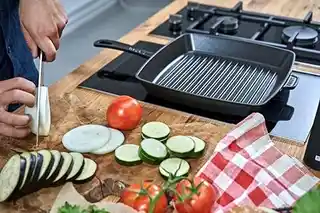 Staub Kwadratowa żeliwna Patelnia Grillowa 30 Cm, Czarny 40501-107-0