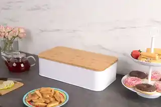 ZELLER Metalowy chlebak z bambusową deską do krojenia, 2w1