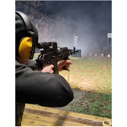 Strzelanie na strzelnicy Łomnica