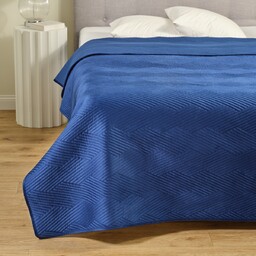 Jednokolorowa narzuta na łóżko z wytłoczonym wzorem Trialett