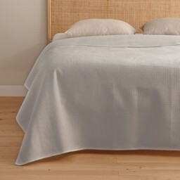 Jednokolorowa narzuta na łóżko z wytłoczonym wzorem Pontoso
