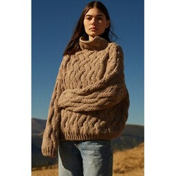 Sweter wełniany o grubym splocie w kolorze mocca