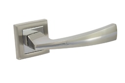 KLAMKA SILVIA NA ROZECIE KWADRATOWEJ NIKIEL/CHROM