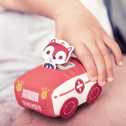 Miękkie auto ambulans z napędem pull-back Lisiczka Alice