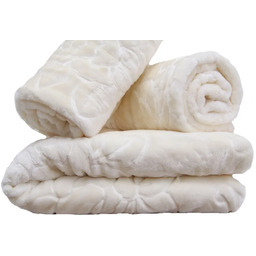 Komplet tłoczonych narzut na kanapę i fotele ecru