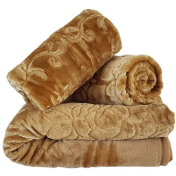 Komplet tłoczonych narzut na kanapę i fotele miodowy