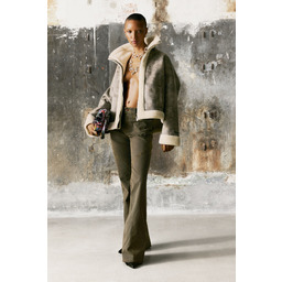 Spodnie z rozszerzanymi nogawkami