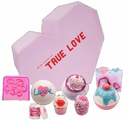 BOMB COSMETICS_True Love Gift Box zestaw kosmetyków Kula