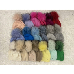 Prosta Czapka z naturalnym pomponem 60 % Angora