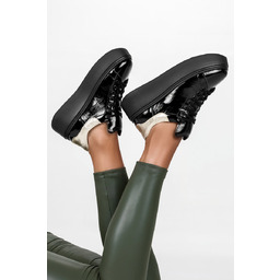 Czarne sneakersy skórzane lakierowane damskie creepersy sznurowane PRODUKT