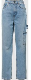 Jeansy o luźnym kroju z wpuszczanymi kieszeniami model