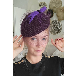 Pakamera LAMARA toczek z filcu w kolorze oberżyny