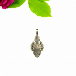 Zawieszka srebrna oksydowana z parzenicą mała