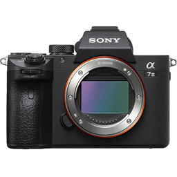 Sony A7III - aparat, bezlusterkowiec z pełnoklatkowym przetwornikiem