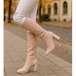 Klasyczne beżowe kozaki do kolan