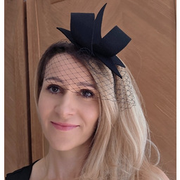 Pakamera Fascynator czarny elegancki z woalką
