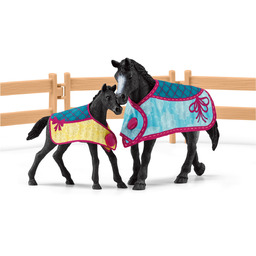 Schleich, Figurka kolekcjonerska, Zagroda dla koni z klaczą